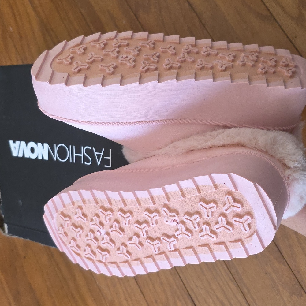 Cozy Pink Women's Fur-Lined Slippers - Picture 3 of 4